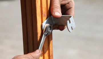 Stap 5: Bevestig de beugels